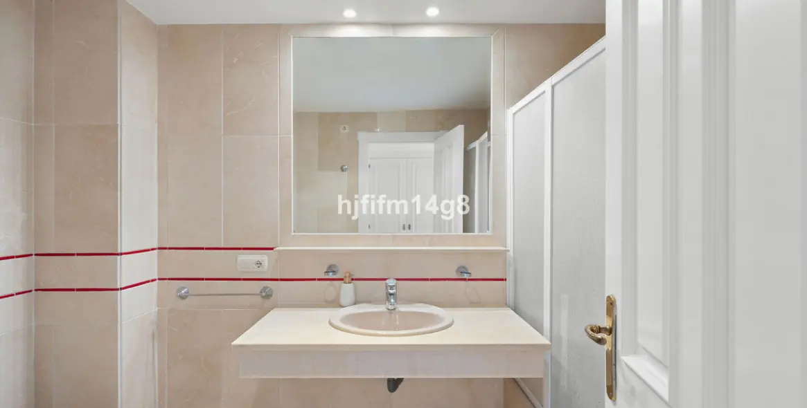 Sale of ground floor apartment in Nueva Andalucía 12