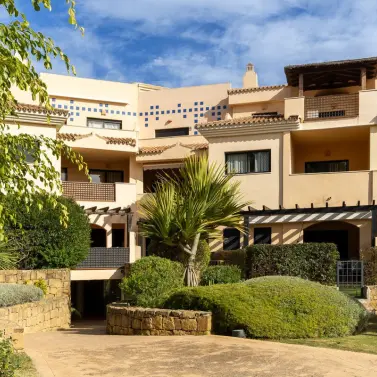 Sale of ground floor apartment in Puerto Banús