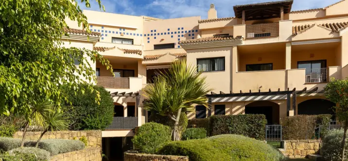 Sale of ground floor apartment in Puerto Banús 1