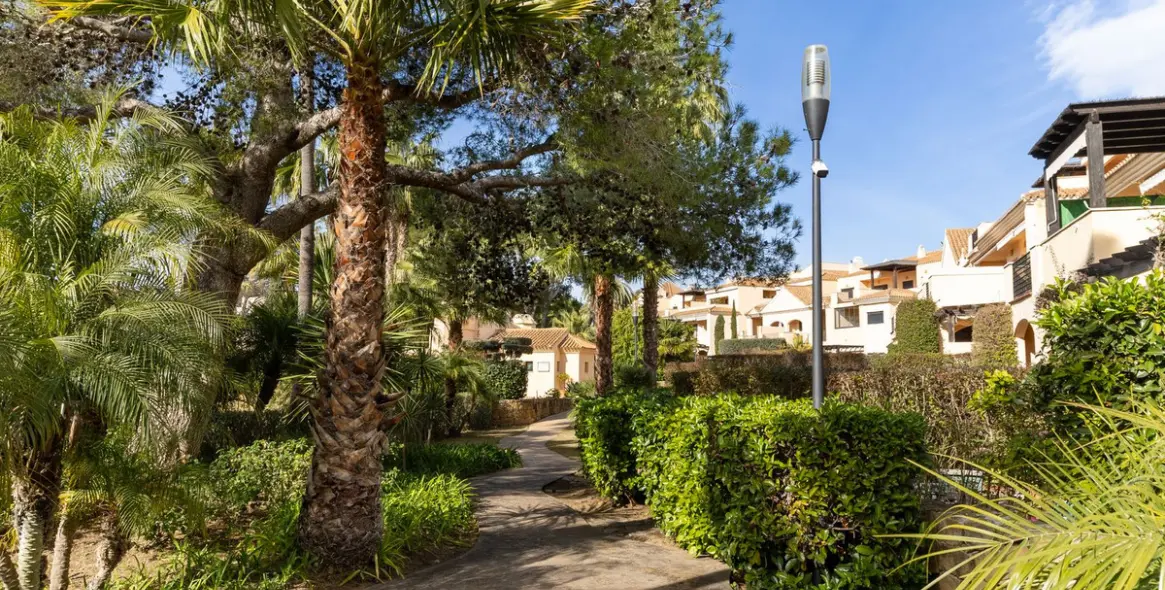 Sale of ground floor apartment in Puerto Banús 5