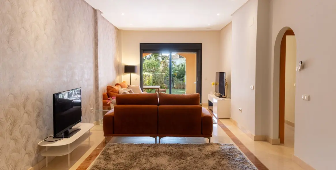 Sale of ground floor apartment in Puerto Banús 7