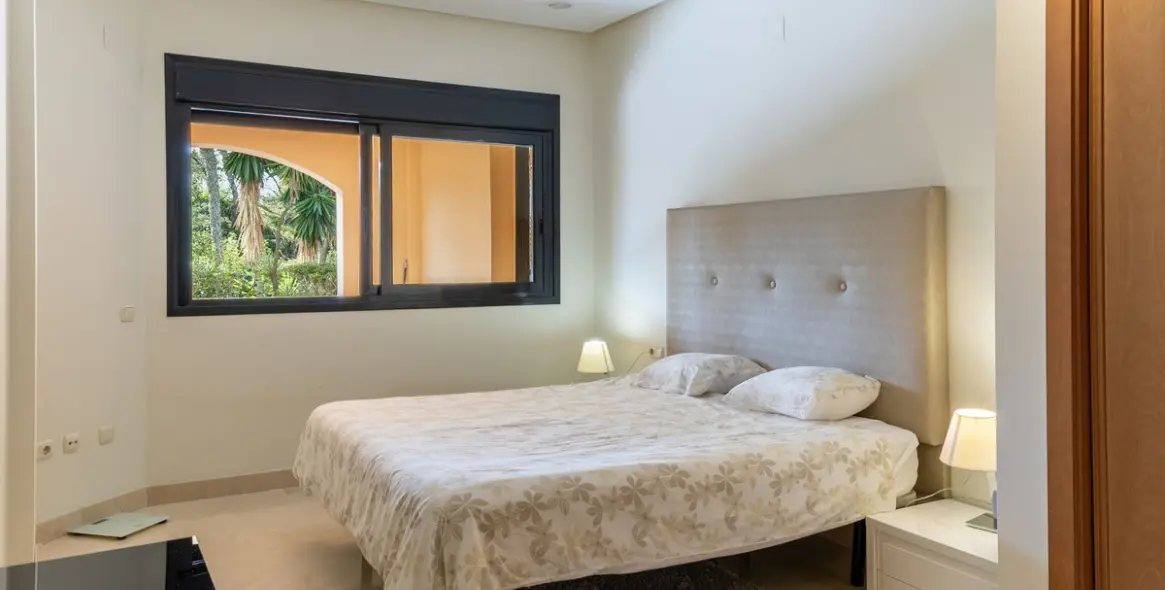 Sale of ground floor apartment in Puerto Banús 8