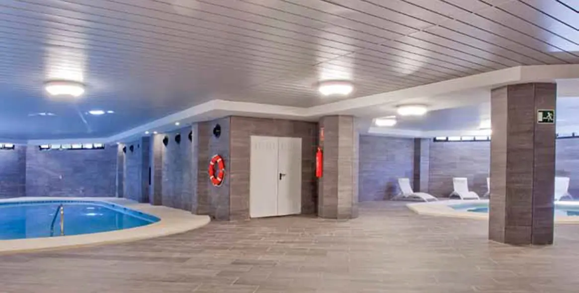 Sale of ground floor apartment in Puerto Banús 10