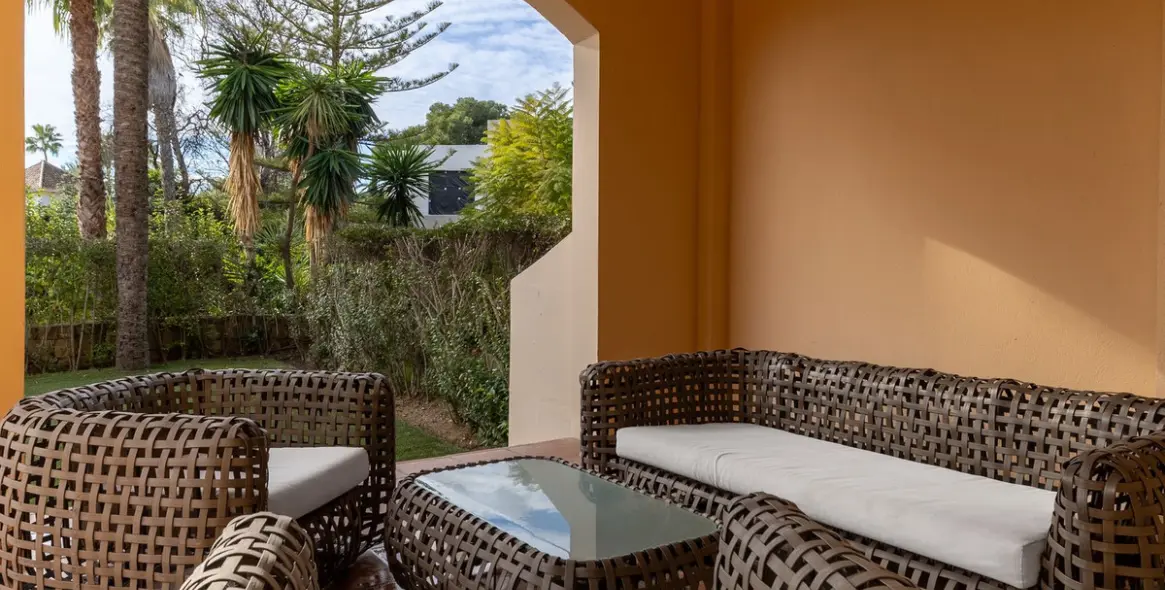 Sale of ground floor apartment in Puerto Banús 14