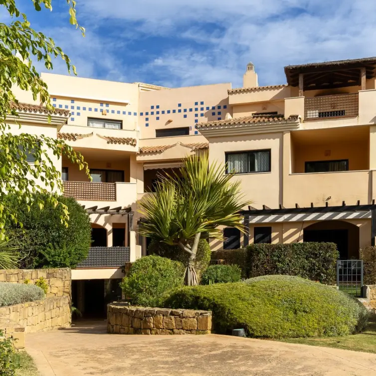 Продажа апартаментов на первом этаже в Puerto Banús