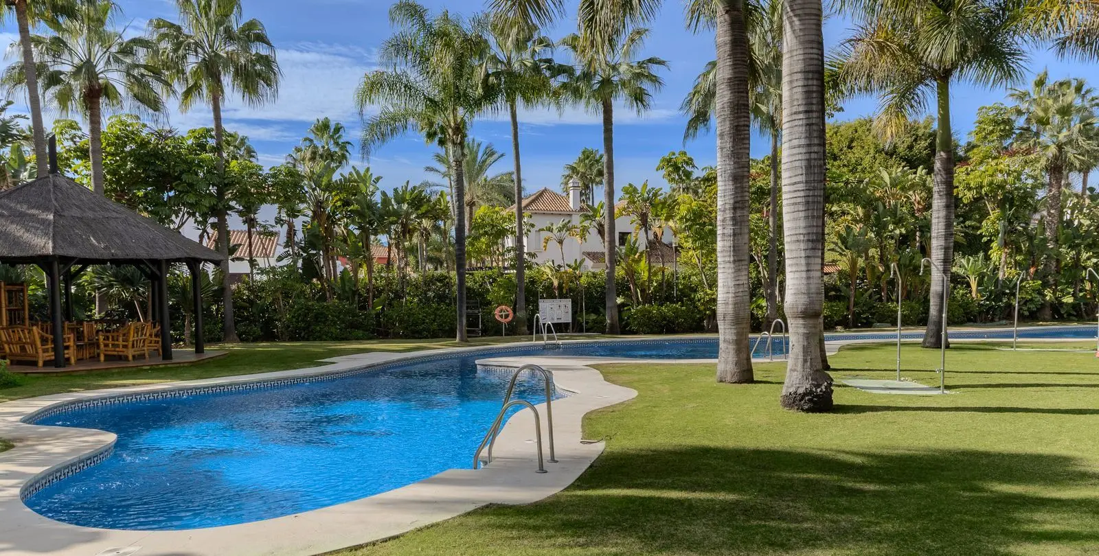 Продажа апартаментов на первом этаже в Puerto Banús 11