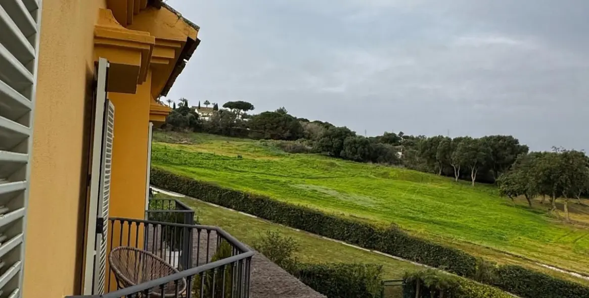 Продажа  отдельно стоящей виллы в Estepona 3