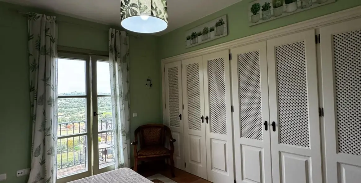 Продажа  отдельно стоящей виллы в Estepona 4