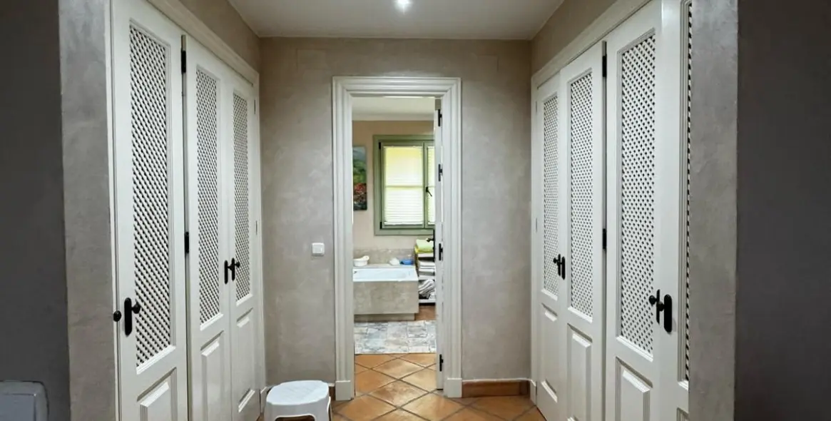 Продажа  отдельно стоящей виллы в Estepona 10