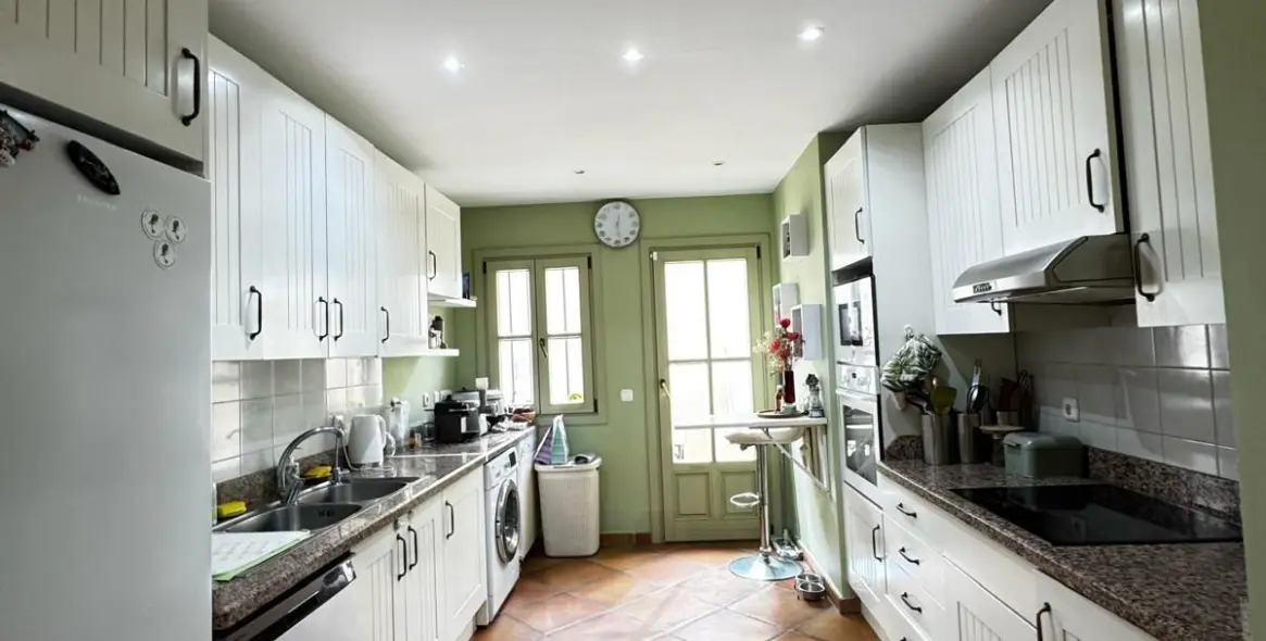 Продажа  отдельно стоящей виллы в Estepona 13