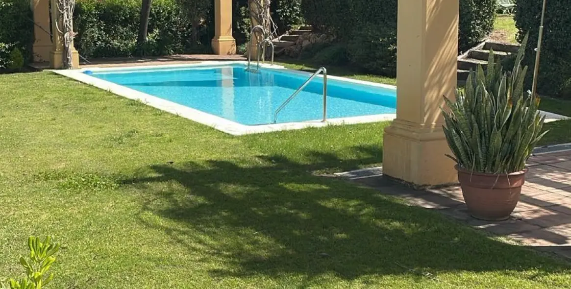 Продажа  отдельно стоящей виллы в Estepona 14