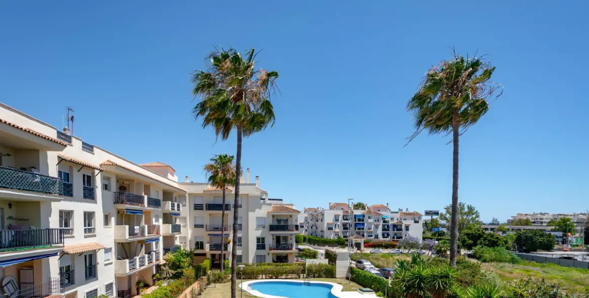 Sale of middle floor apartment in Marbella 1