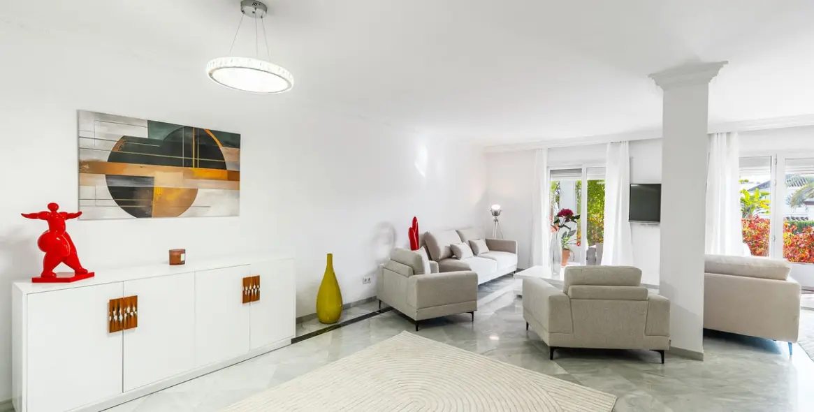 Долгосрочная аренда апартаментов на первом этаже в The Golden Mile 6