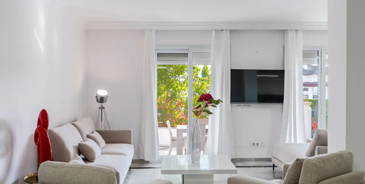 Долгосрочная аренда апартаментов на первом этаже в The Golden Mile 11