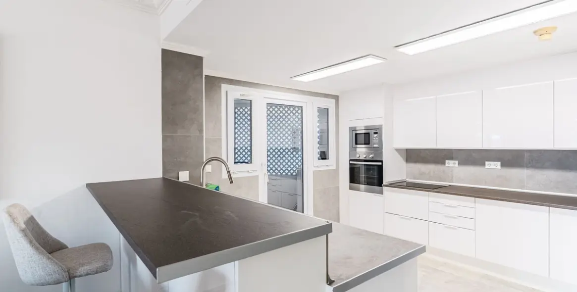 Долгосрочная аренда апартаментов на первом этаже в The Golden Mile 12