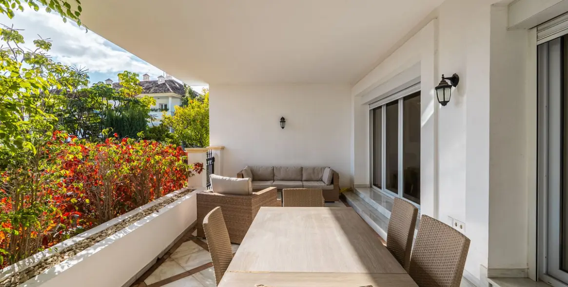 Долгосрочная аренда апартаментов на первом этаже в The Golden Mile 17