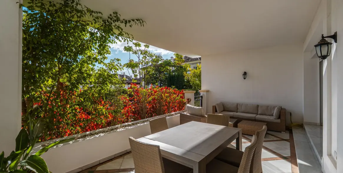 Долгосрочная аренда апартаментов на первом этаже в The Golden Mile 18