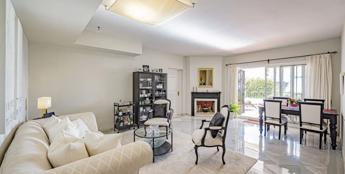 Sale of ground floor apartment in Benahavís 3