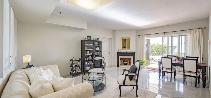 Sale of ground floor apartment in Benahavís 2