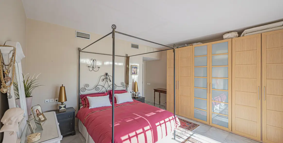 Sale of ground floor apartment in Benahavís 5