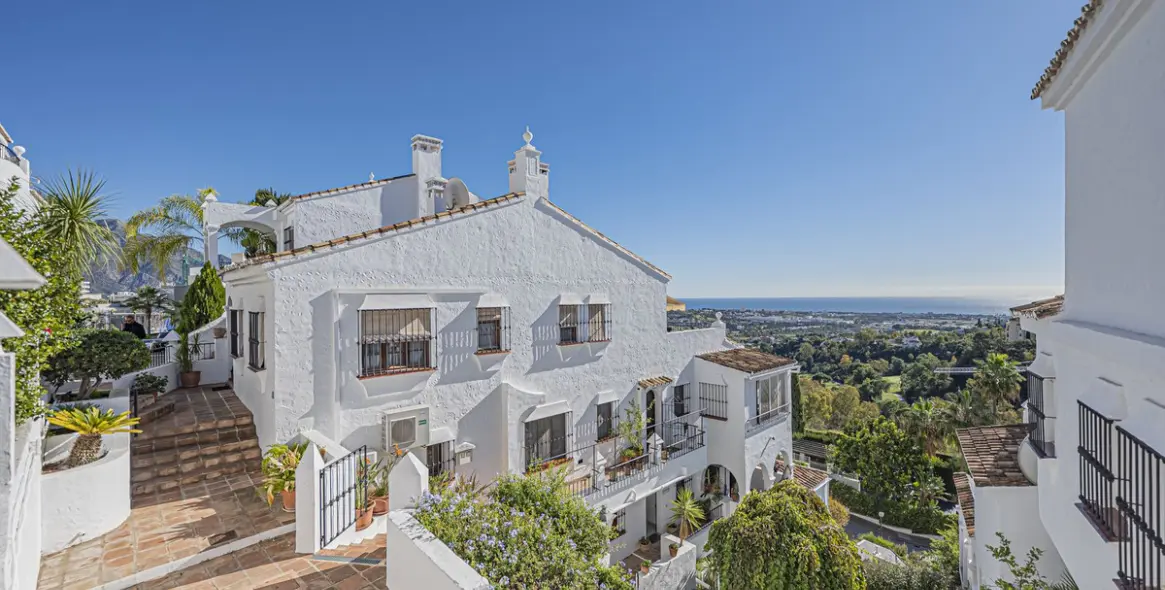 Sale of ground floor apartment in Benahavís 6