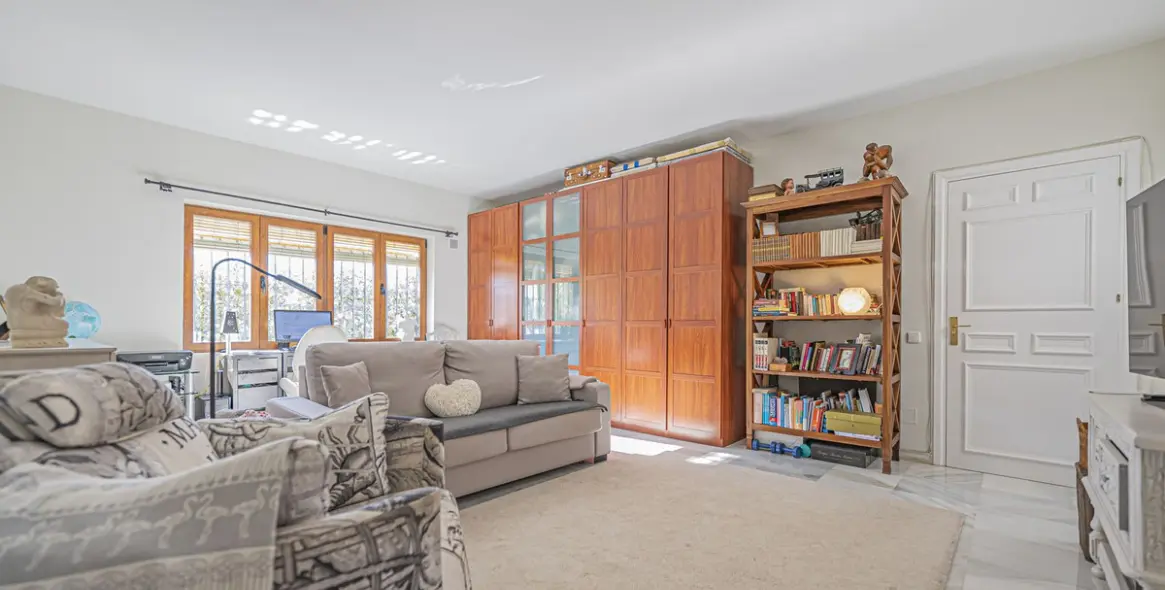 Sale of ground floor apartment in Benahavís 7