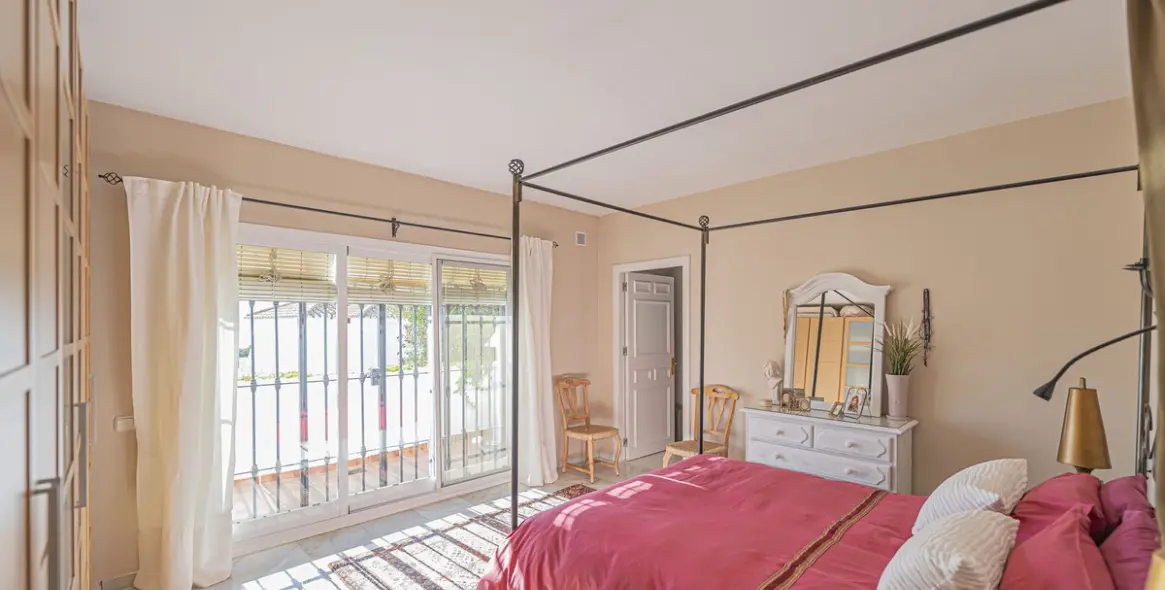 Sale of ground floor apartment in Benahavís 8