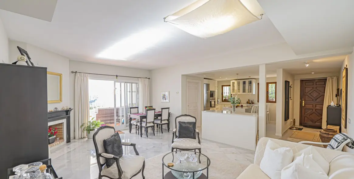Sale of ground floor apartment in Benahavís 9