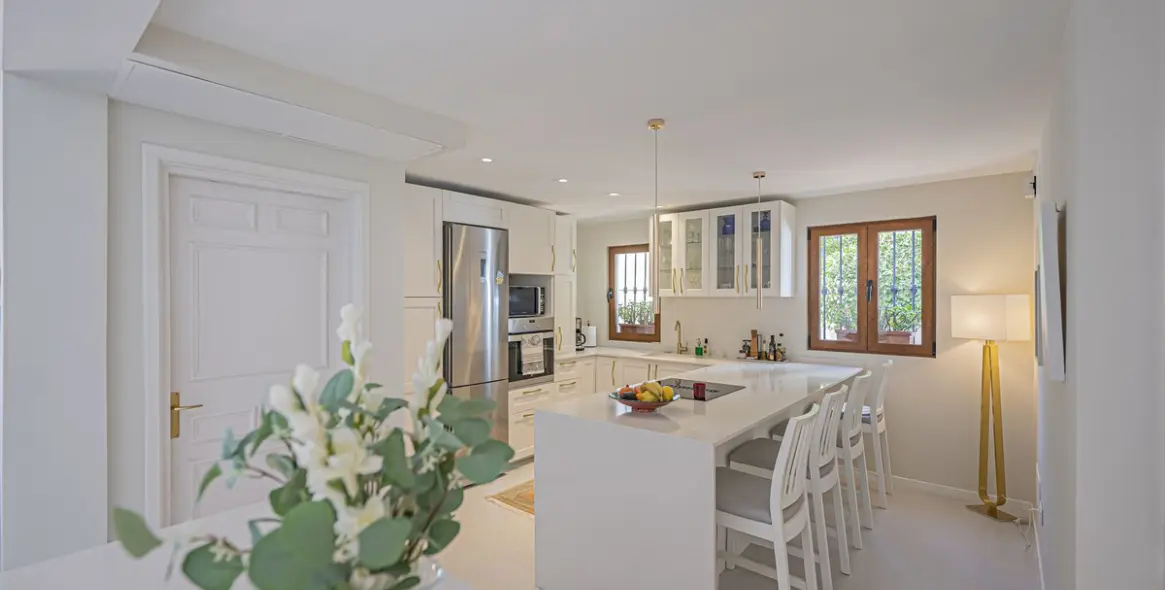 Sale of ground floor apartment in Benahavís 11