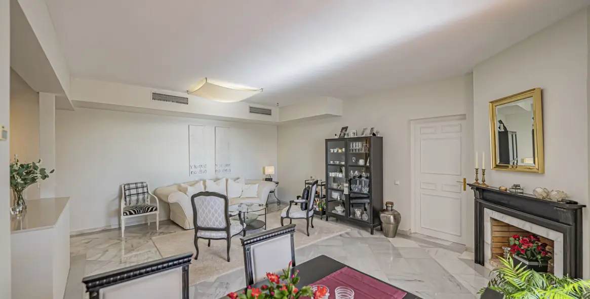 Sale of ground floor apartment in Benahavís 16