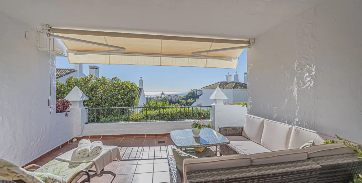 Sale of ground floor apartment in Benahavís 17