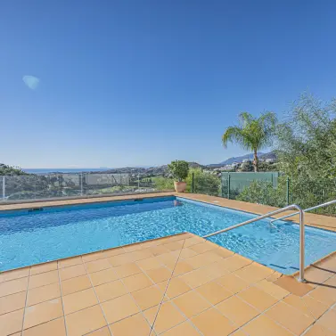 Sale of ground floor apartment in Benahavís