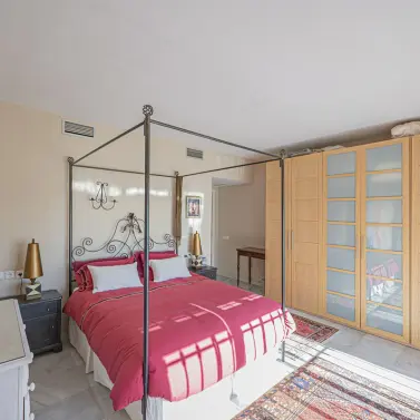 Sale of ground floor apartment in Benahavís