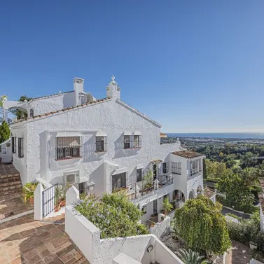 Sale of ground floor apartment in Benahavís