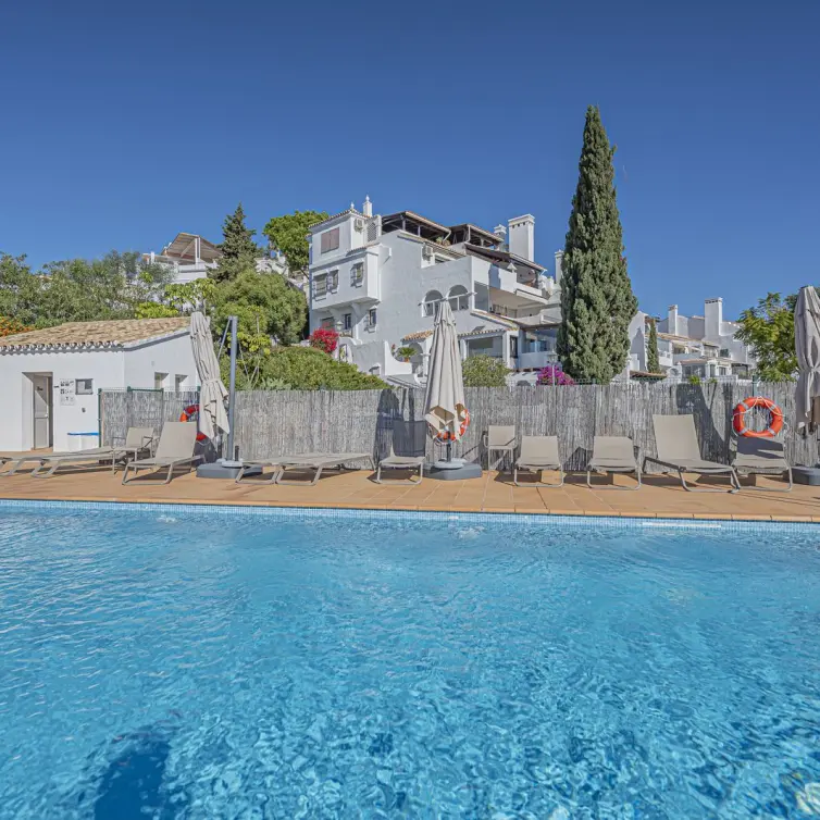 Sale of ground floor apartment in Benahavís