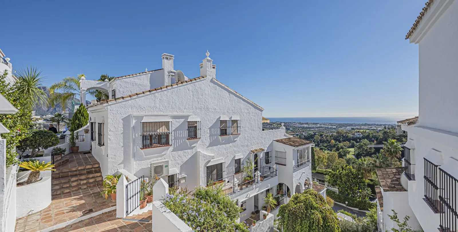 Sale of ground floor apartment in Benahavís 6