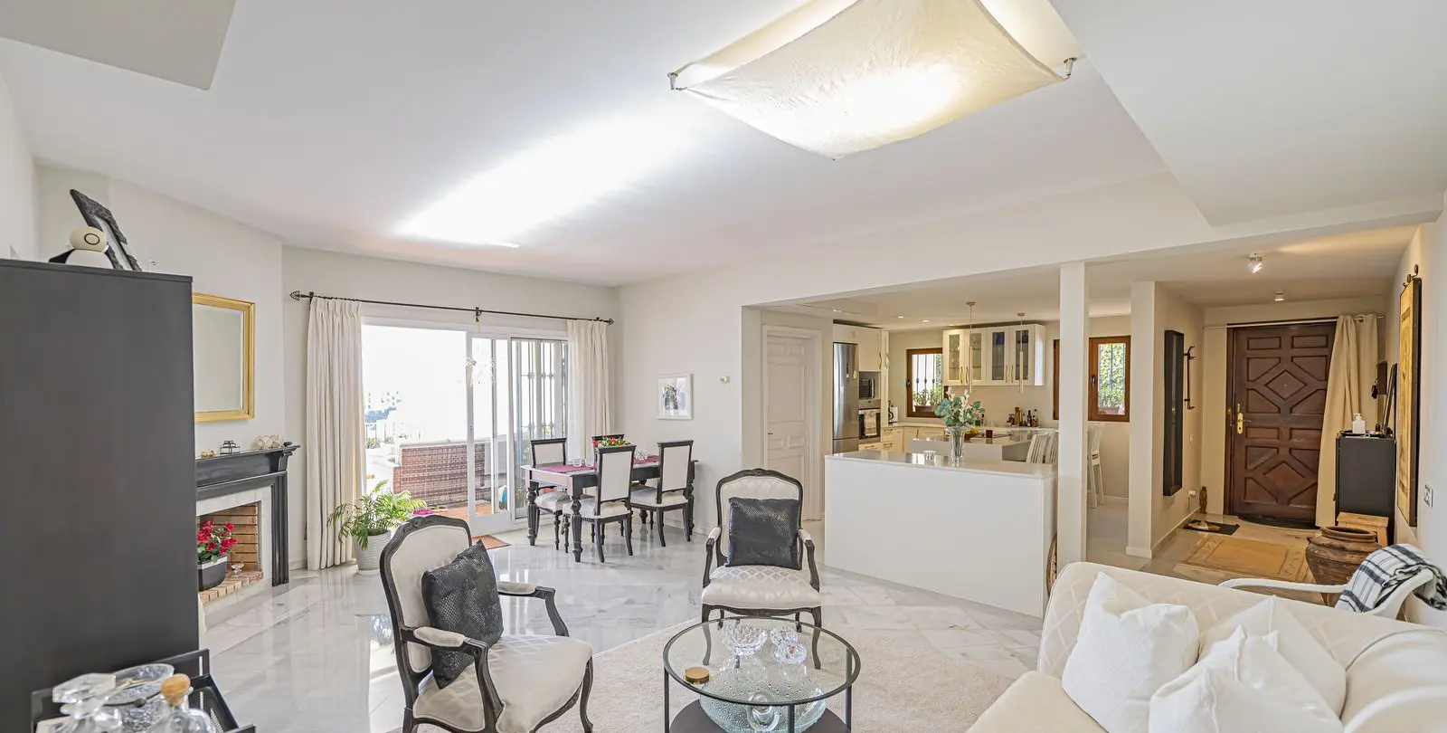 Sale of ground floor apartment in Benahavís 9