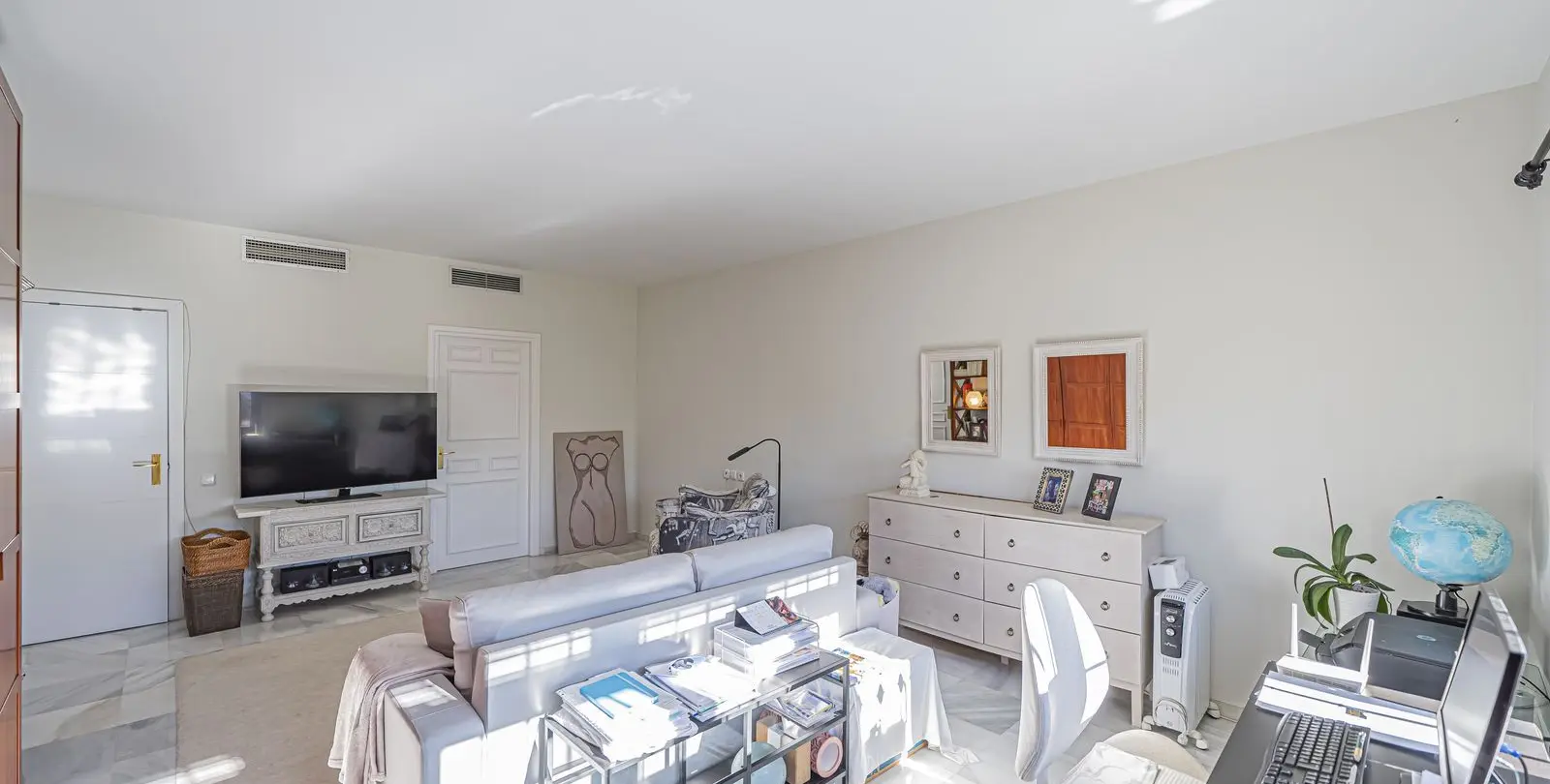 Sale of ground floor apartment in Benahavís 12