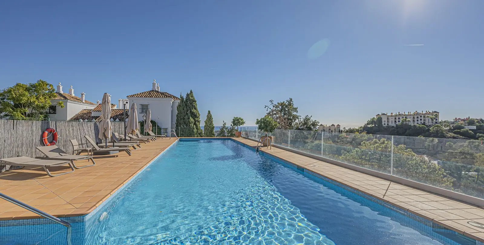 Sale of ground floor apartment in Benahavís 23