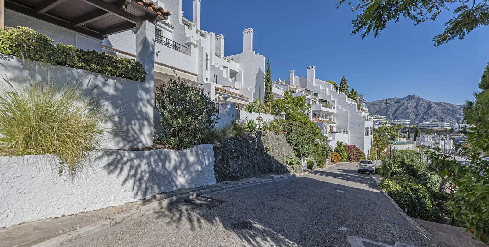 Sale of ground floor apartment in Benahavís 25