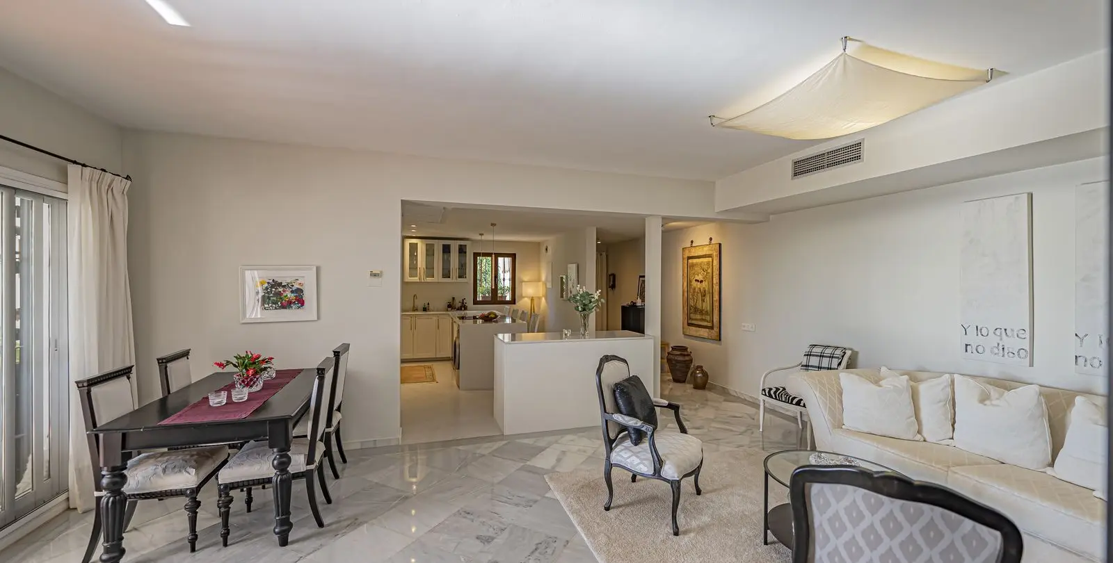 Sale of ground floor apartment in Benahavís 26