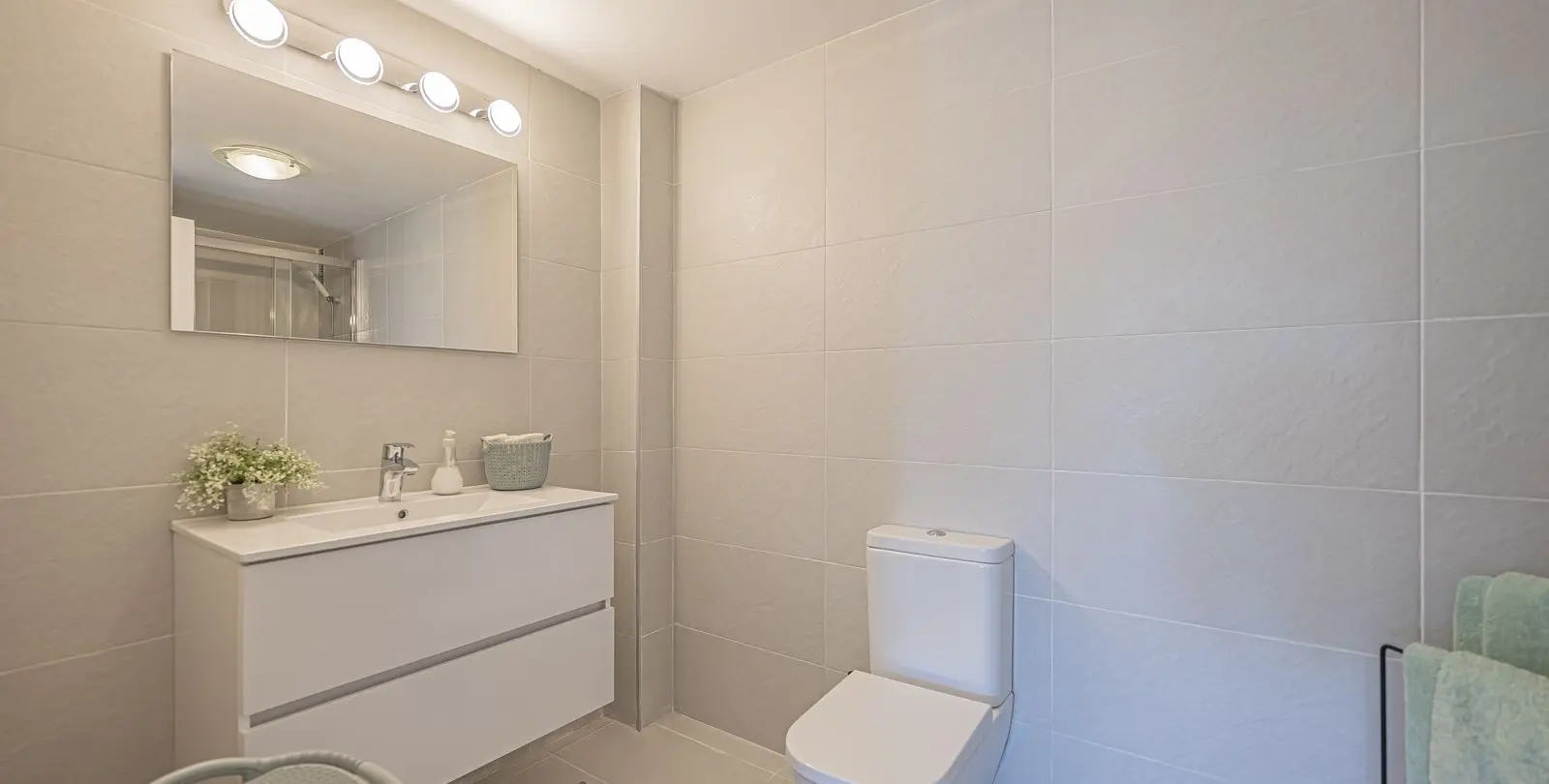 Sale of ground floor apartment in Benahavís 35