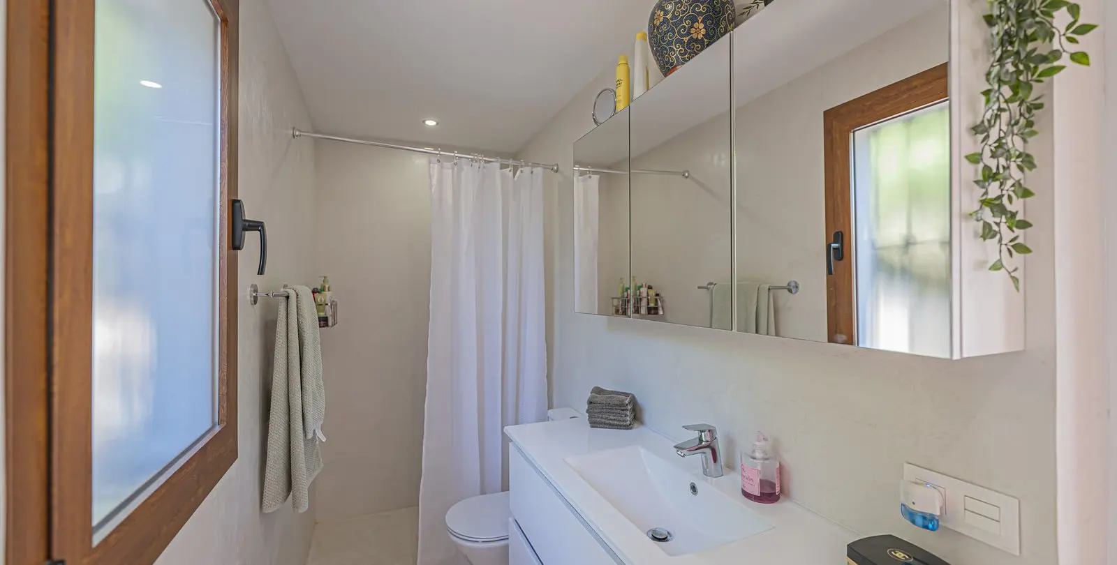 Sale of ground floor apartment in Benahavís 38