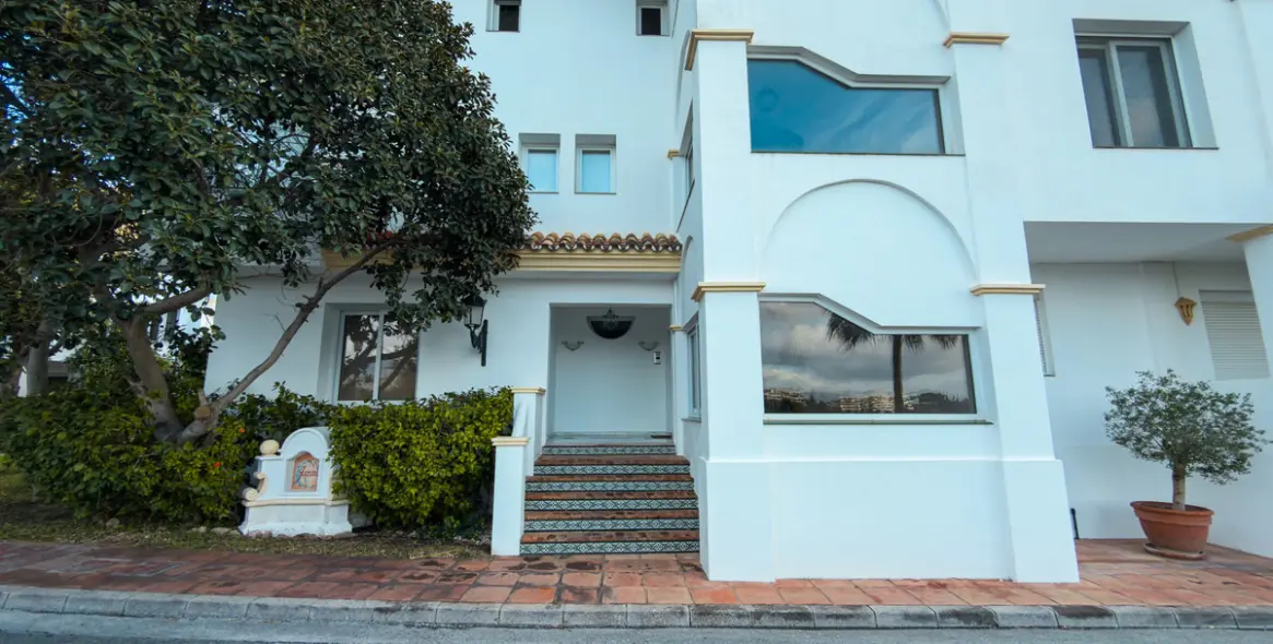 Long-term rent of ground floor apartment in The Golden Mile 41