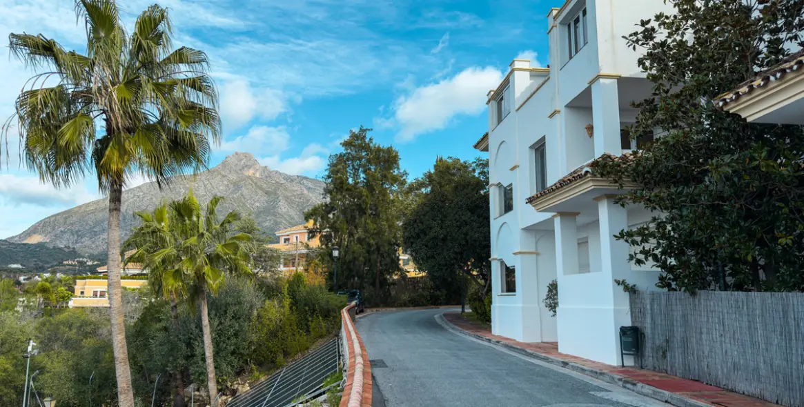 Long-term rent of ground floor apartment in The Golden Mile 44