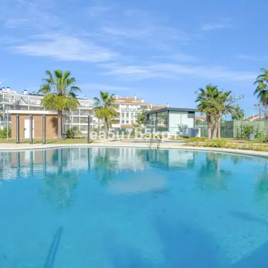 Продажа апартаментов на первом этаже в Manilva