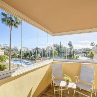 Sale of middle floor apartment in La Cala de Mijas