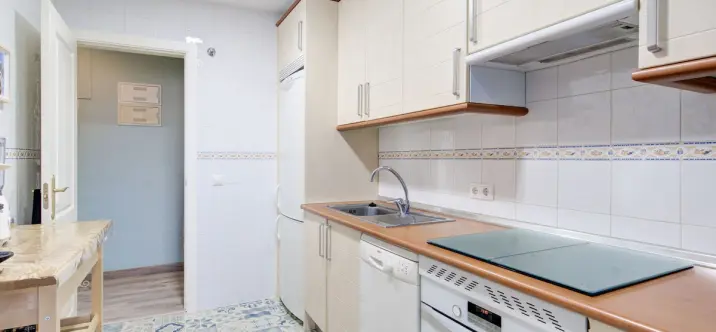 Sale of middle floor apartment in La Cala de Mijas 4