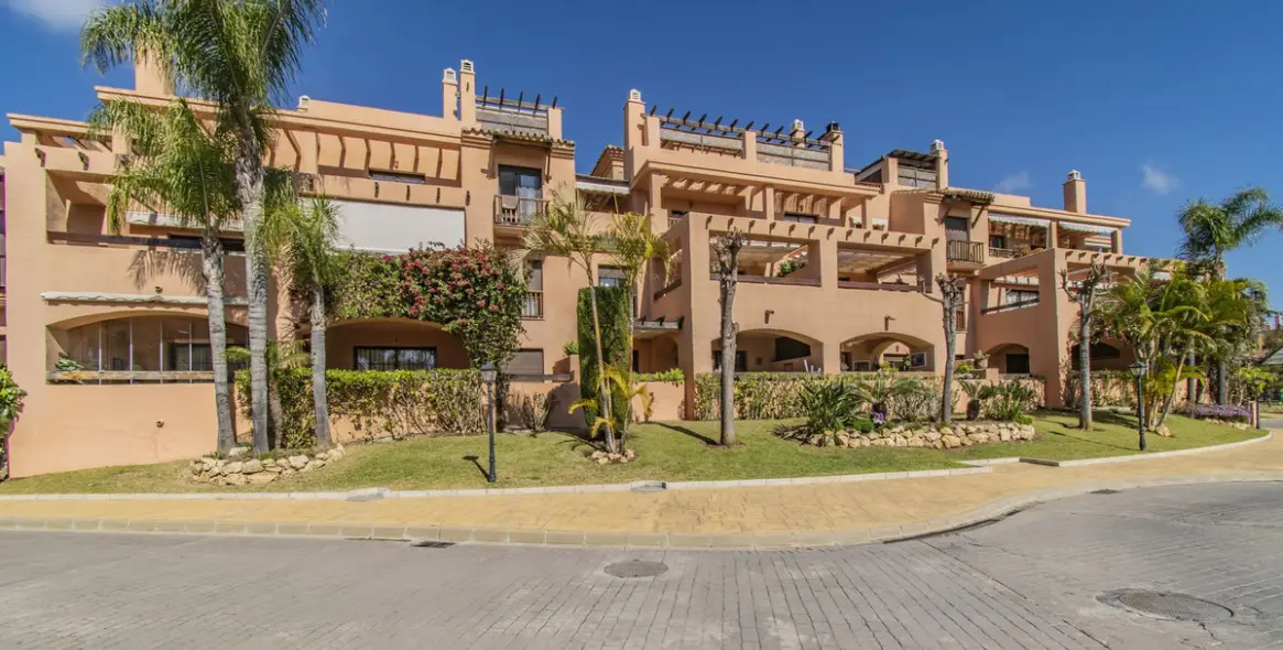 Sale of ground floor apartment in Hacienda del Sol 9