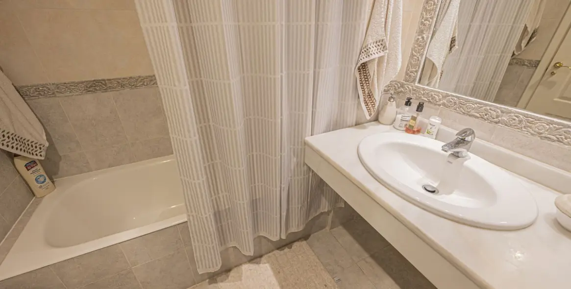 Sale of ground floor apartment in Hacienda del Sol 13